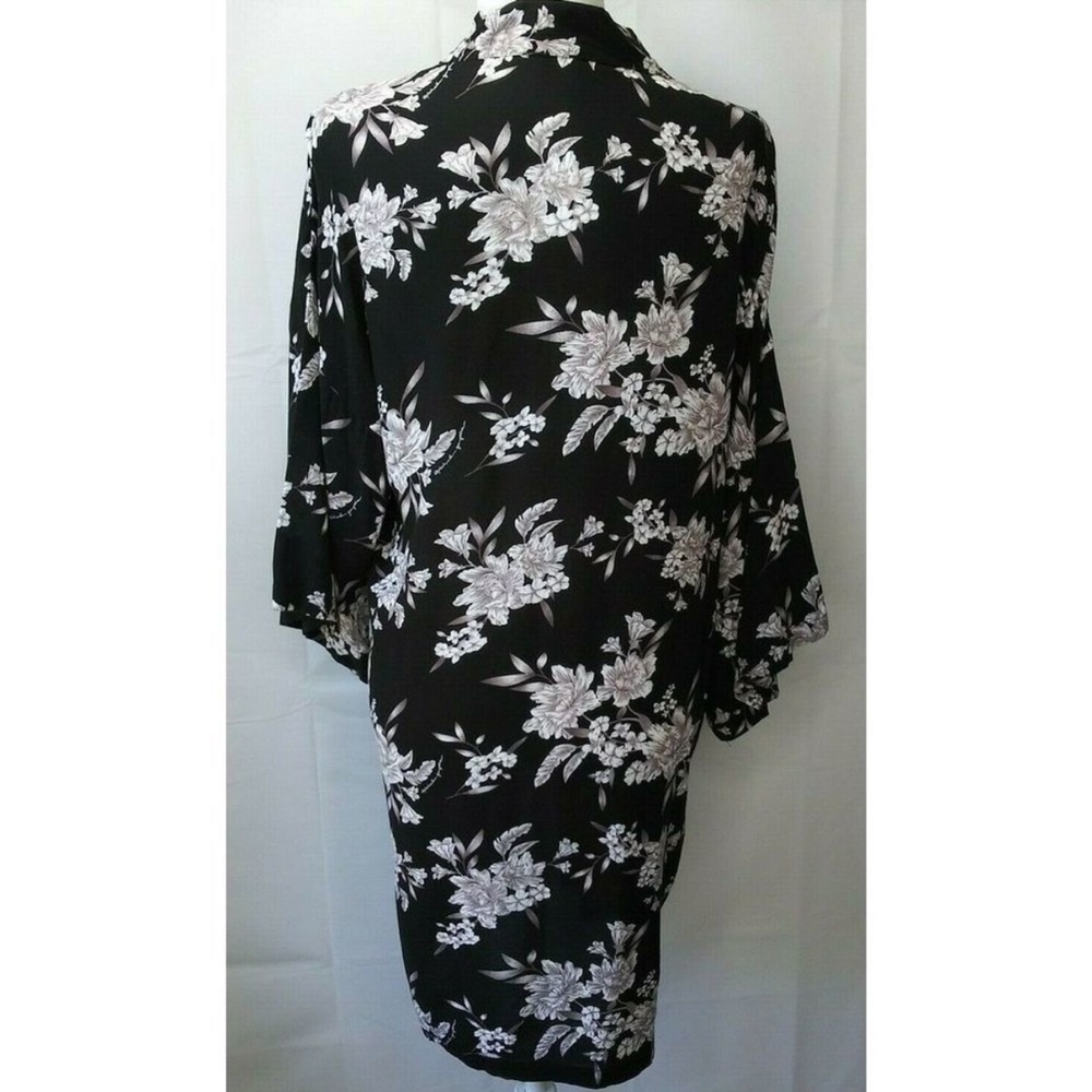 Spiritual Gangster Maya Black Floral Tie Front Kimono - Picture 10 of 16